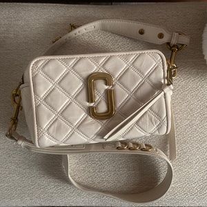 Marc Jacobs - Calfskin Quilted The Softshot 21 Bag Ivory